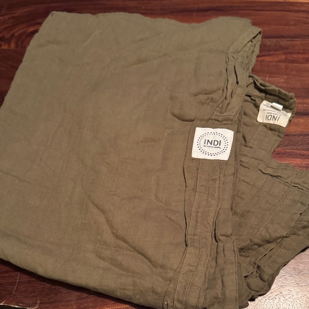 Indi Olive Green organic breast-feeding cover